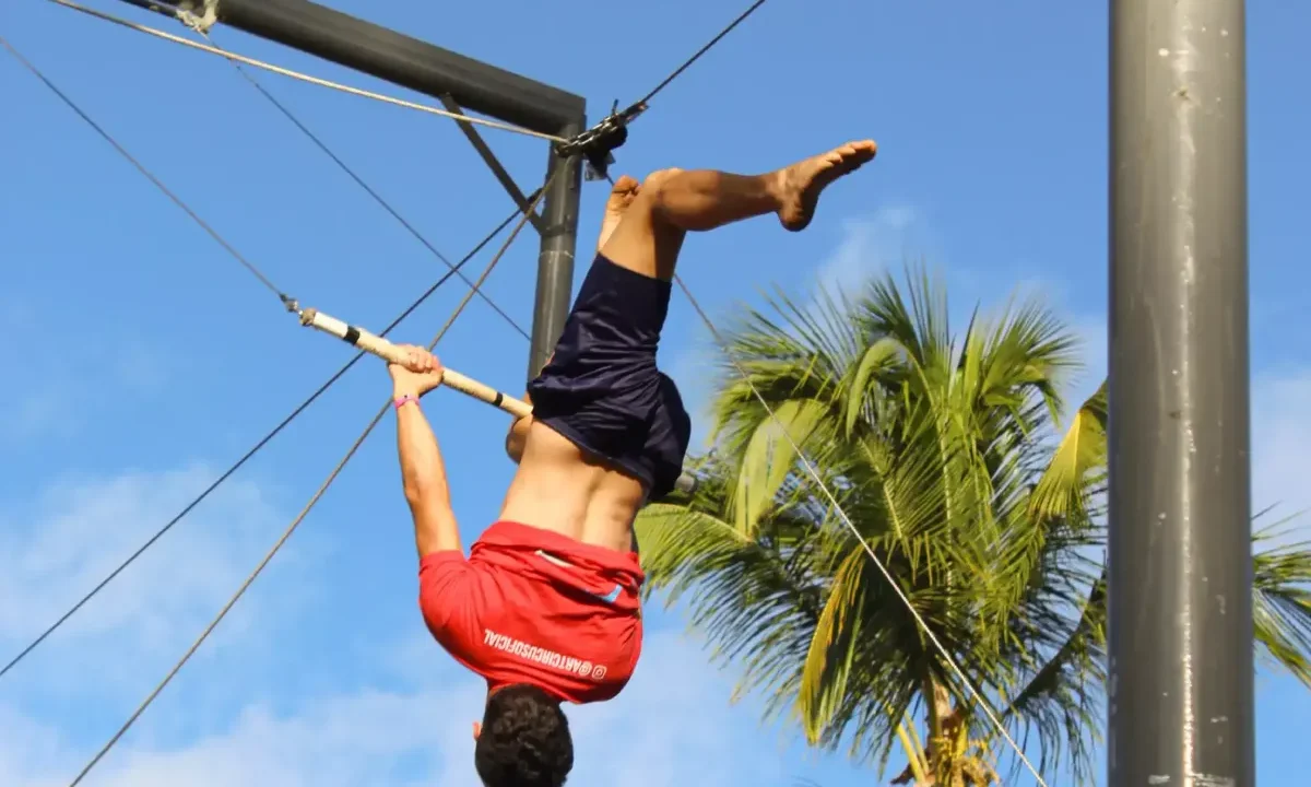 Trapezista do Circo Cana Brava