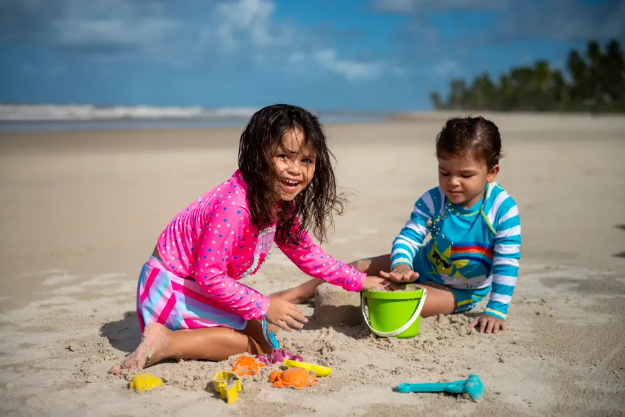Em Ilhéus, a praia é uma das melhores opções para a diversão das crianças