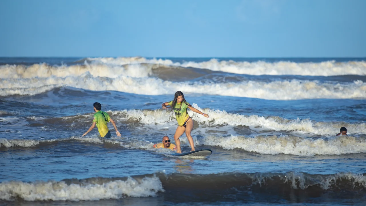 escolinha-surf-mar