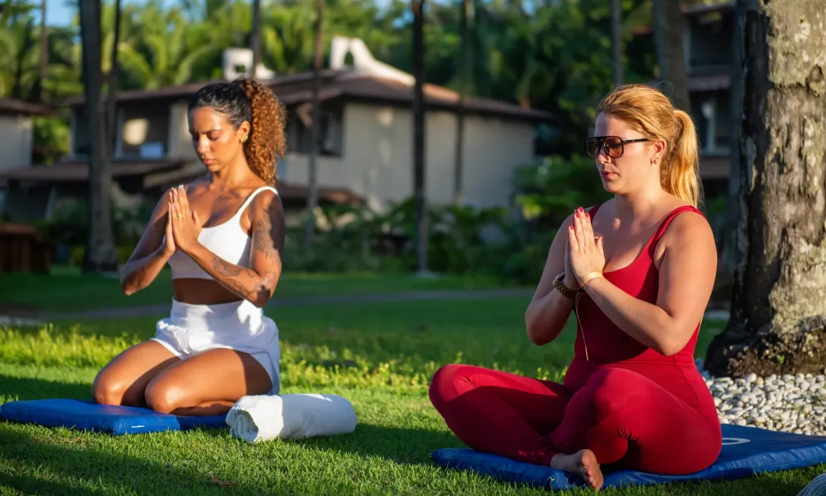 Imagem Pessoas fazendo Yoga