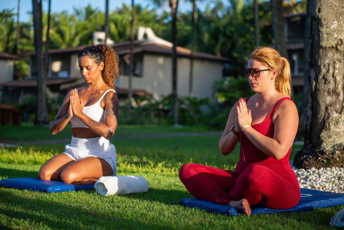 Imagem Pessoas fazendo Yoga
