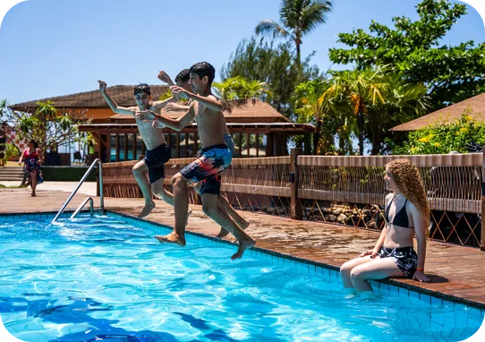 Piscina do resort